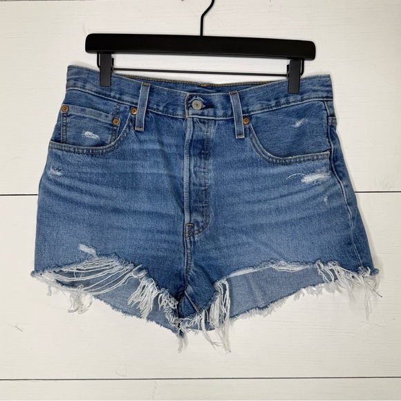 Levi’s • 501 Frayed Hem Cut Off Jean Shorts Size 32 - Picture 2 of 5